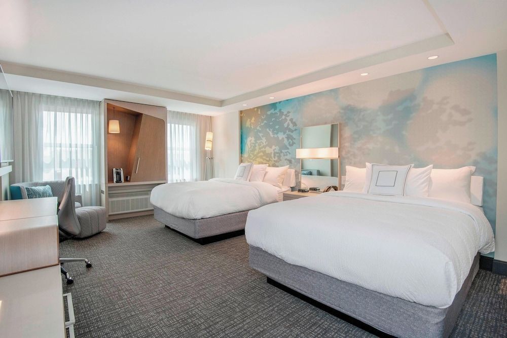 Room, 2 Queen Beds (Mobility Accessible, Tub)