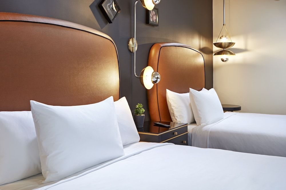 City Room, 2 Queen Beds (Capitol Dome View)