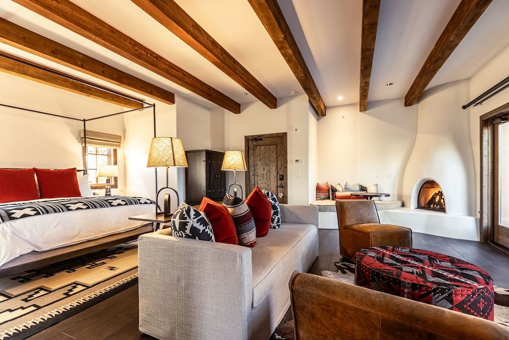 Junior Suite, 1 King Bed, Valley View