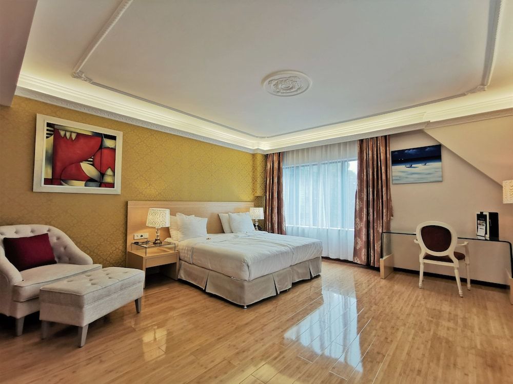 Chasse Hotel Deluxe Twin Room, 2 Twin Beds (Not Accessible by Elevator) 2