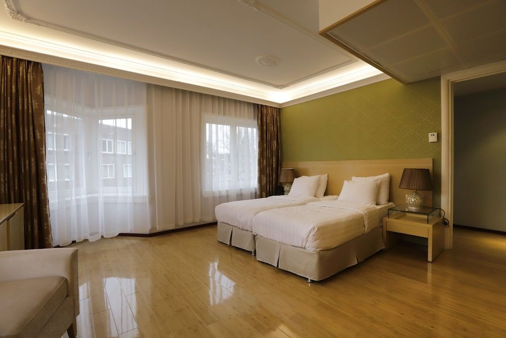 Chasse Hotel Deluxe Twin Room, 2 Twin Beds (Not Accessible by Elevator)