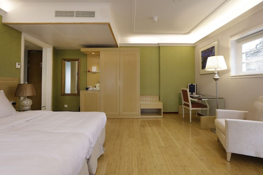 Chasse Hotel Deluxe Twin Room, 2 Twin Beds (Not Accessible by Elevator) 5