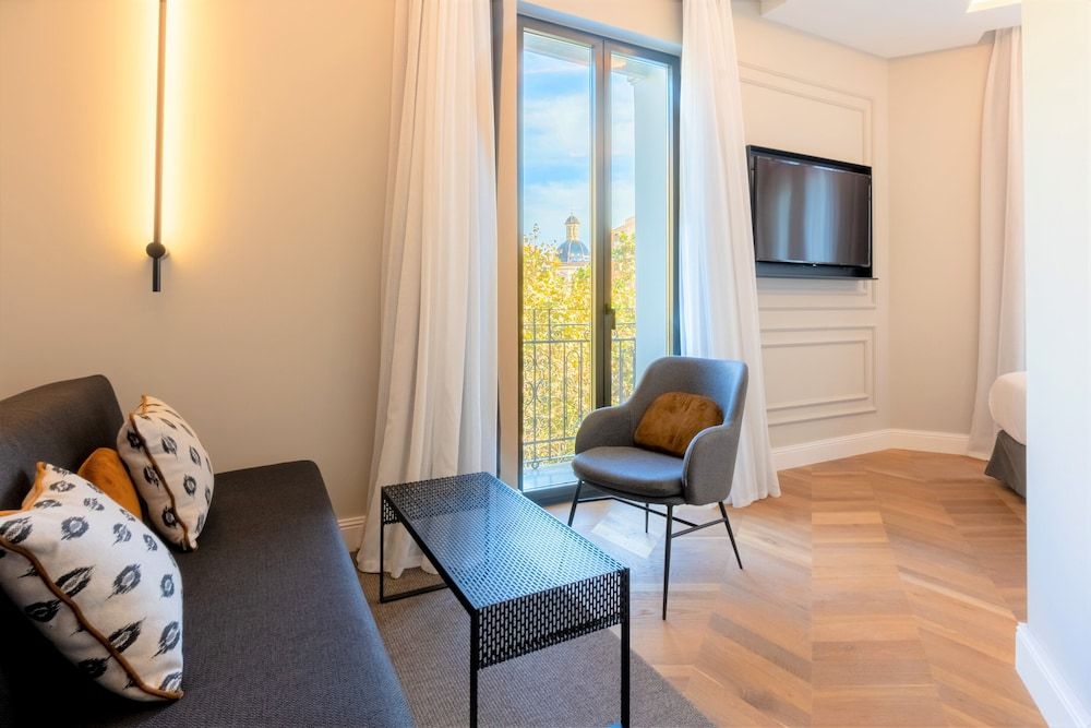 undefined L&H Gran Via Valencia 3