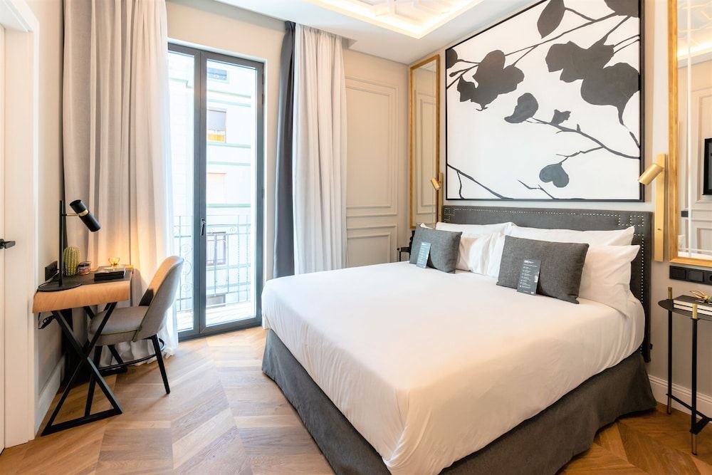 L&H Gran Via Valencia Superior Room 4
