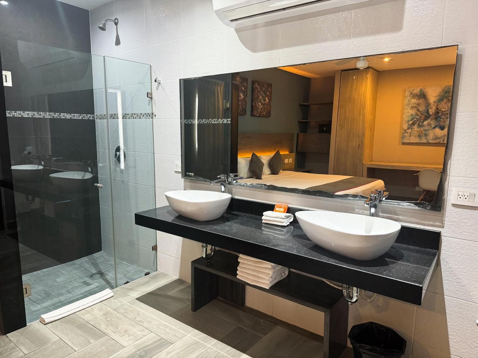 undefined Illusion Xpress (Attraction Hotel Deluxe) 5