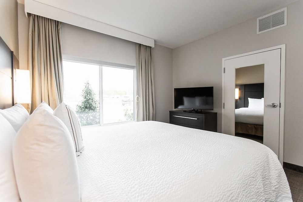 Studio, 1 King Bed with Sofa bed, Non Smoking (Mobility Accessible, Tub)