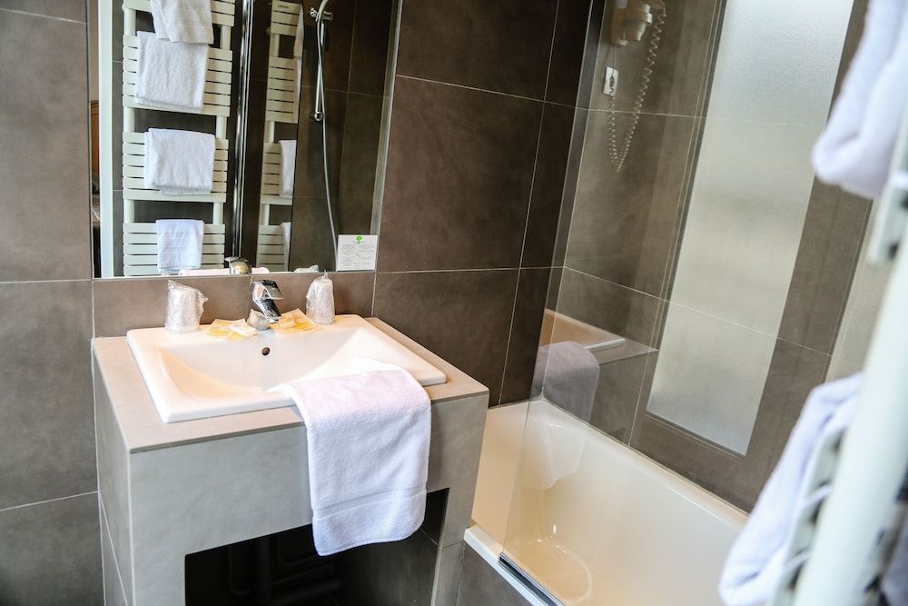 Hôtel Des Arènes Twin Room 8