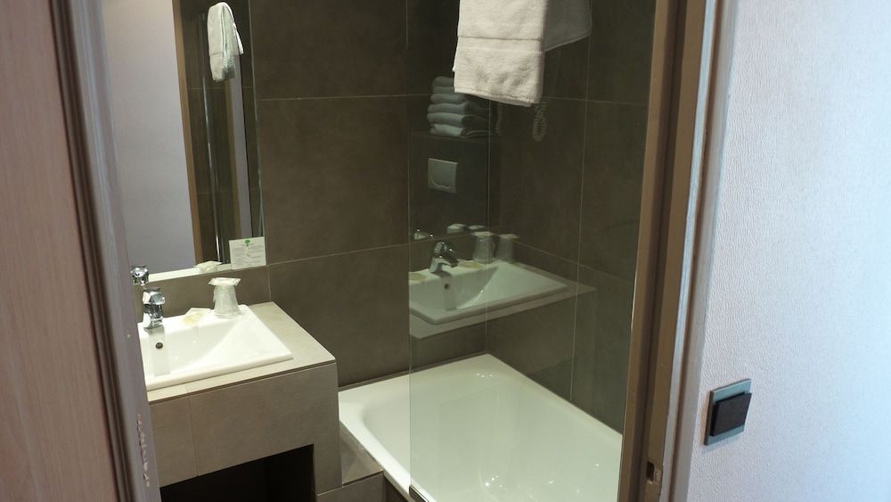 Hôtel Des Arènes Twin Room 4