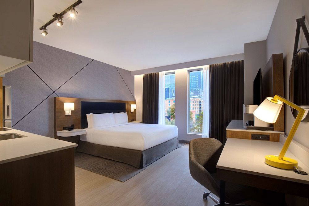 undefined Hampton Inn by Hilton Montreal Downtown 5