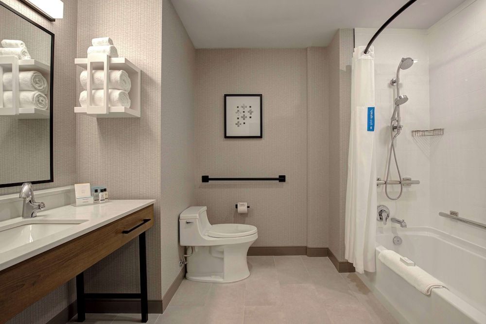 undefined Hampton Inn by Hilton Montreal Downtown 7