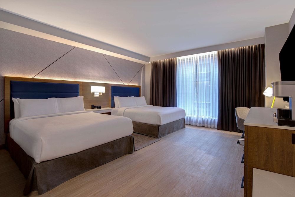 undefined Hampton Inn by Hilton Montreal Downtown