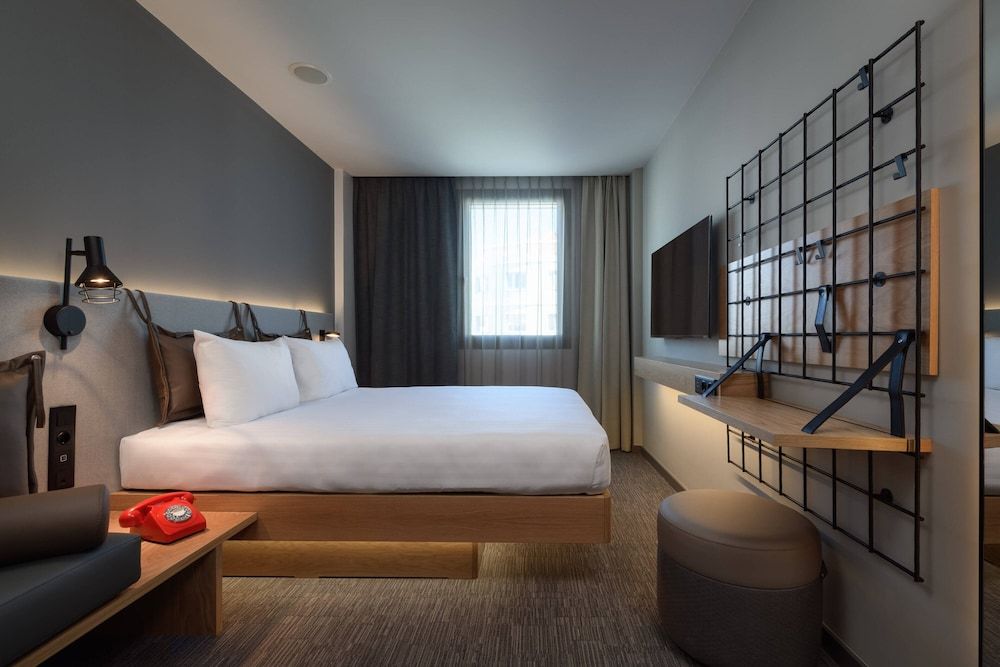 undefined Moxy Lisbon City 10