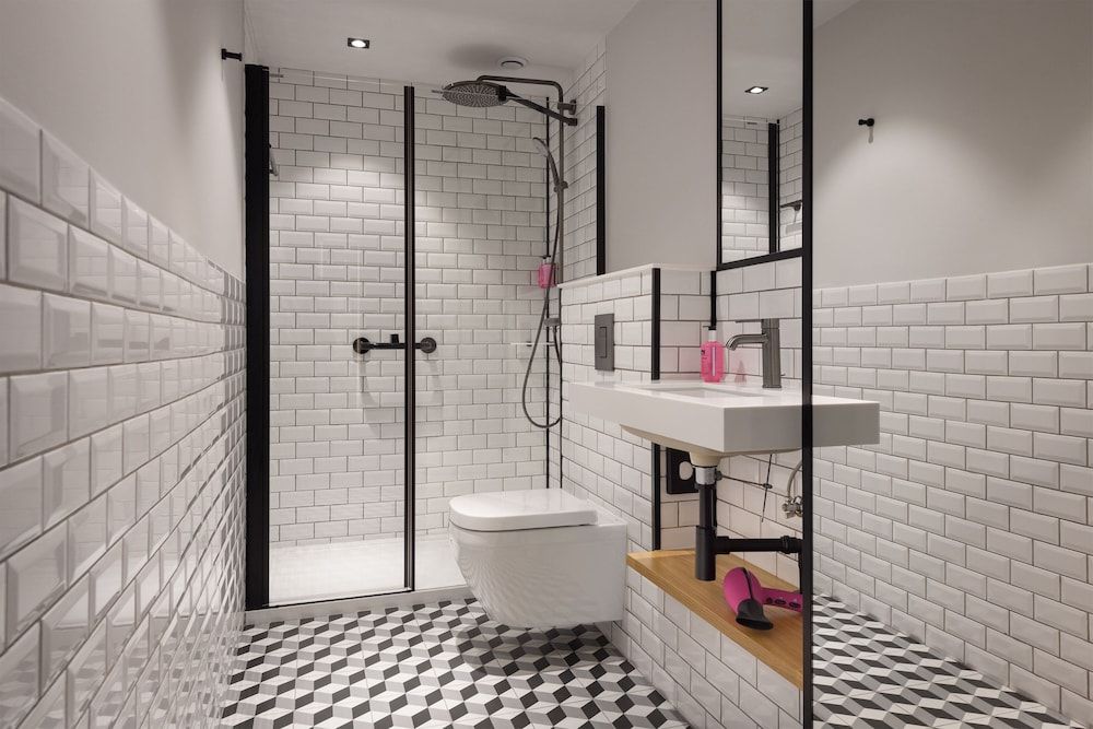 Moxy Lisbon City Room, 1 Queen Bed 5