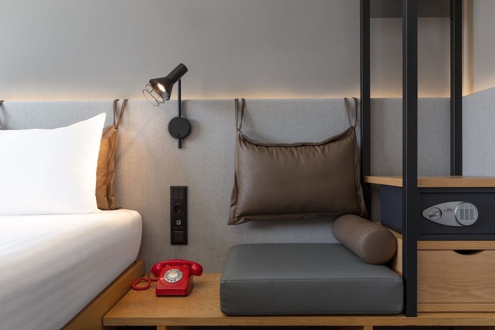 Moxy Lisbon City Room, 1 Queen Bed 9