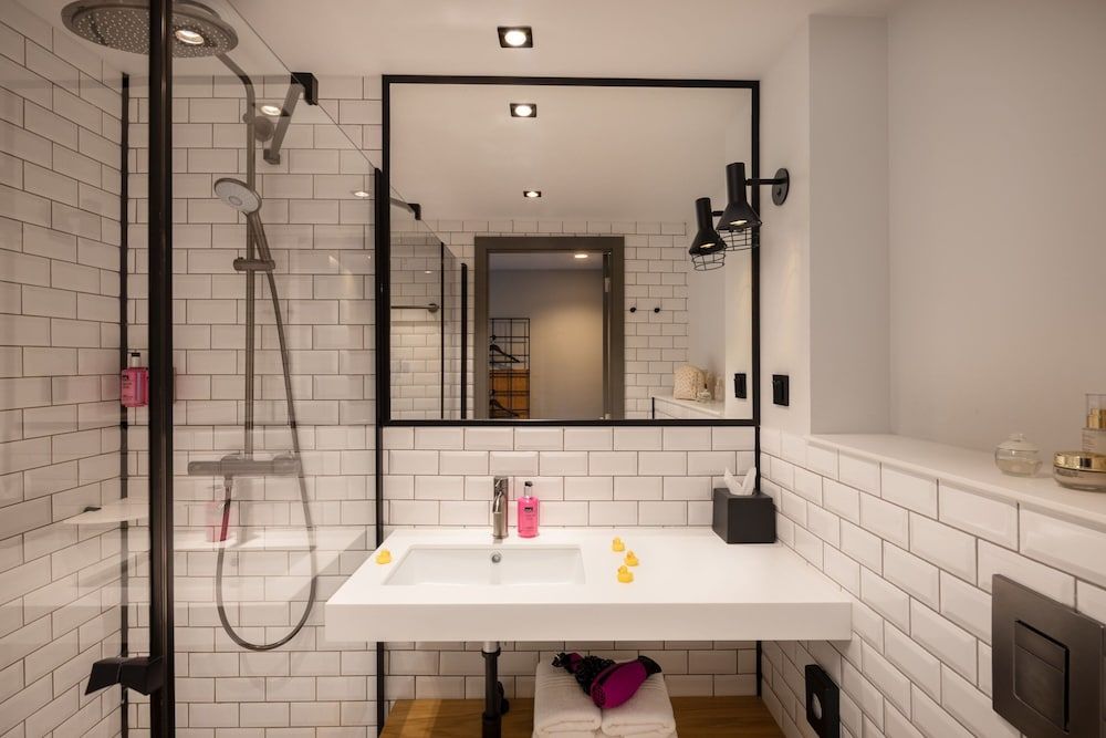 Moxy Lisbon City Room, 1 Queen Bed 7