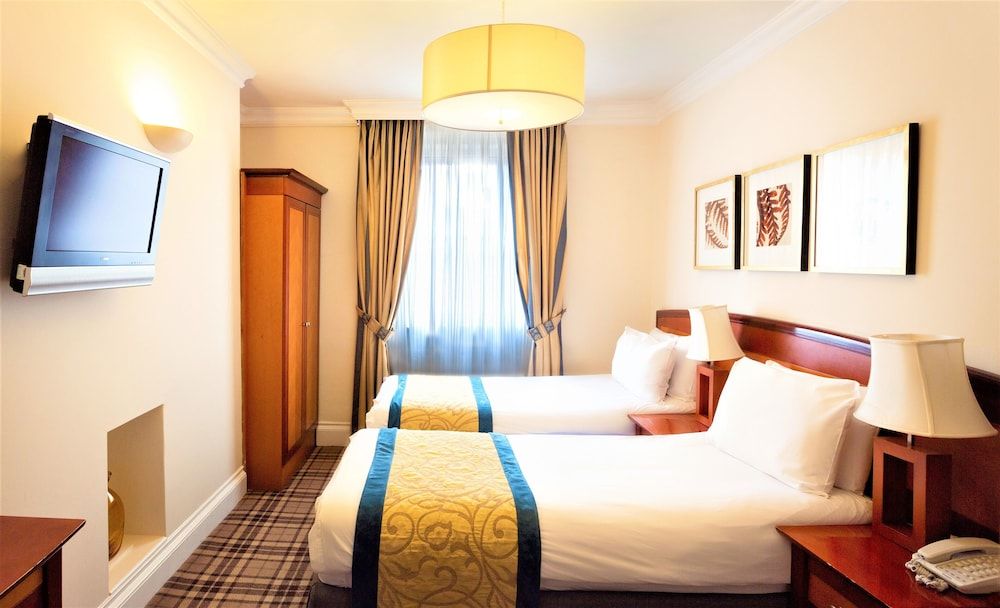 undefined The Sumner 3