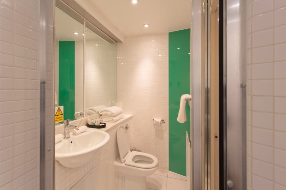 The Sumner Standard Double or Twin Room 3