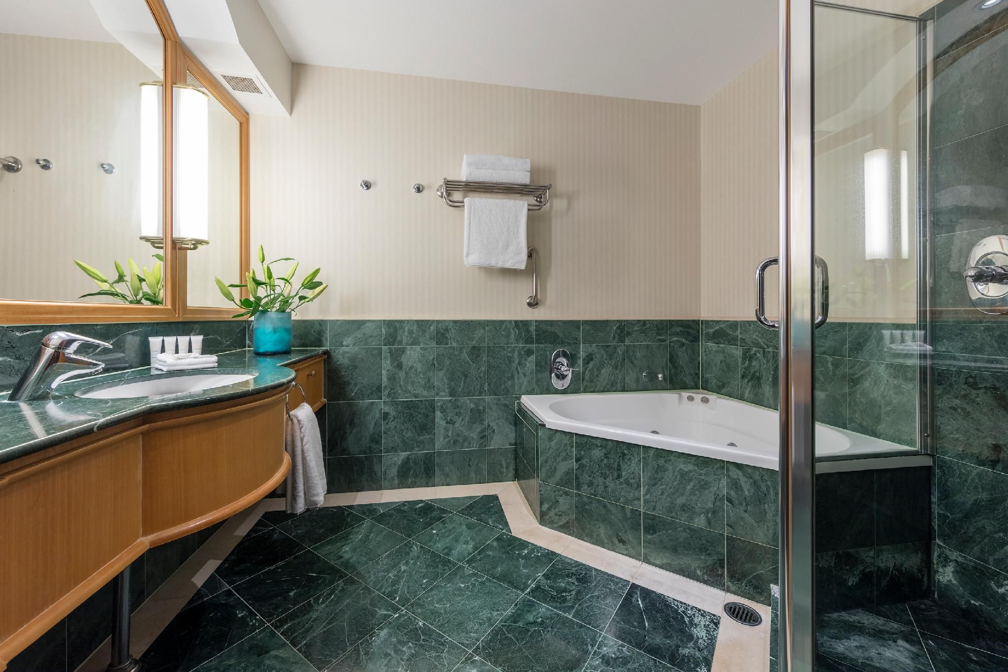 undefined Oaks Gold Coast Hotel 8