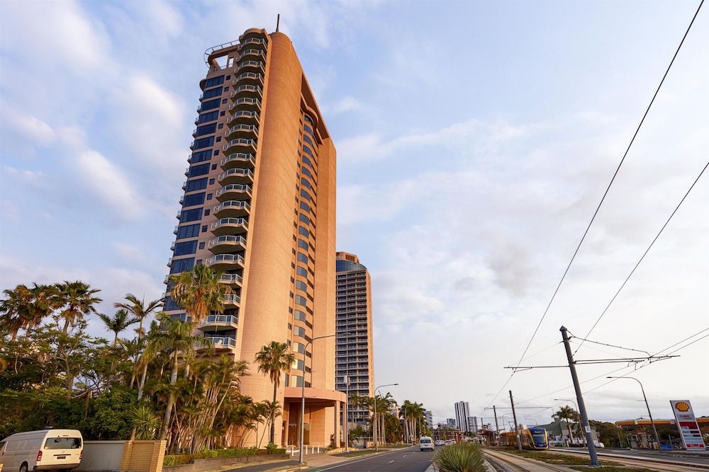 undefined Oaks Gold Coast Hotel 3