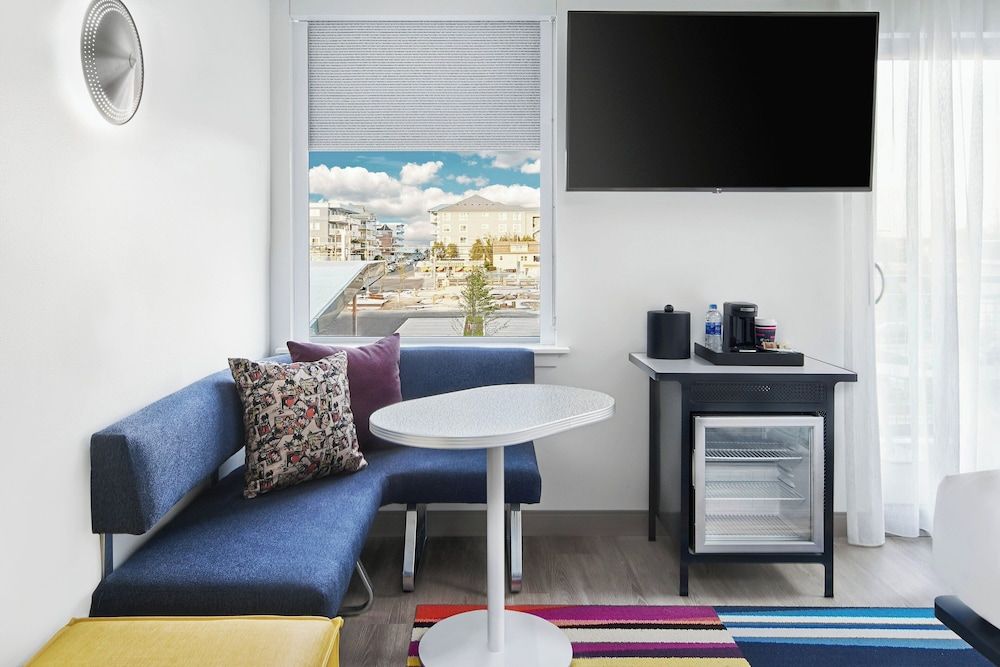 Aloft Ocean City Room, 1 King Bed 8