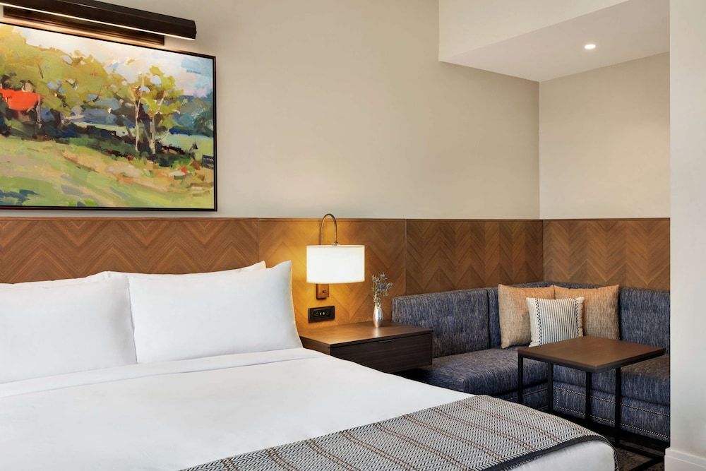 Room, 1 King Bed, Accessible (Hearing)
