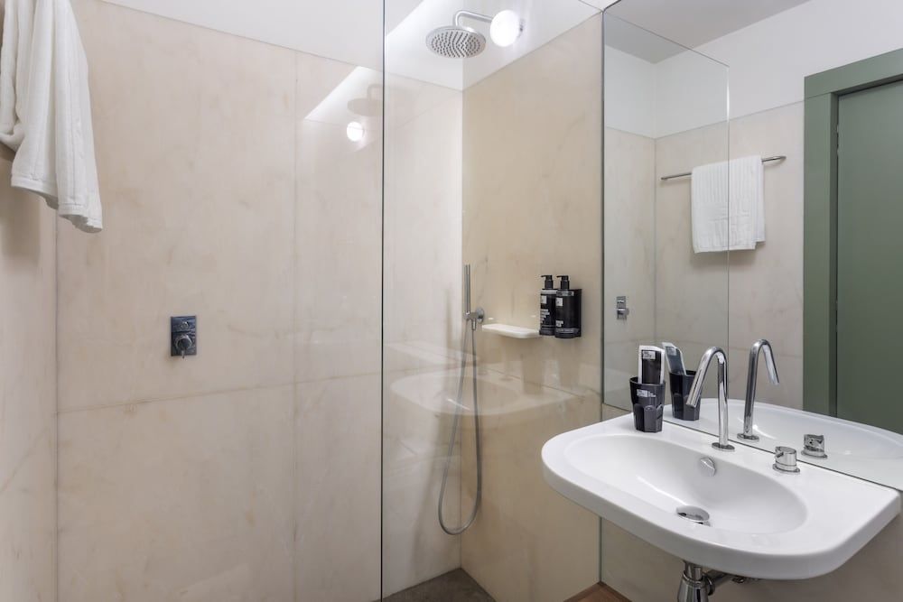 One Shot Aliados Goldsmith Executive Double or Twin Room 9