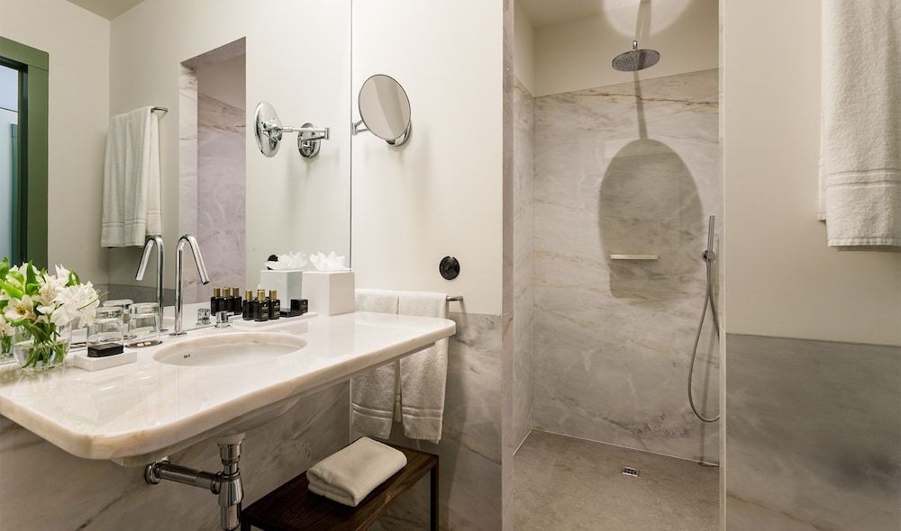 One Shot Aliados Goldsmith Executive Double or Twin Room 6