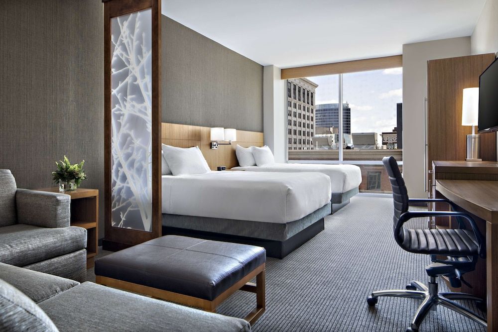 Room (2 Queenbed & 1 Sofabed)