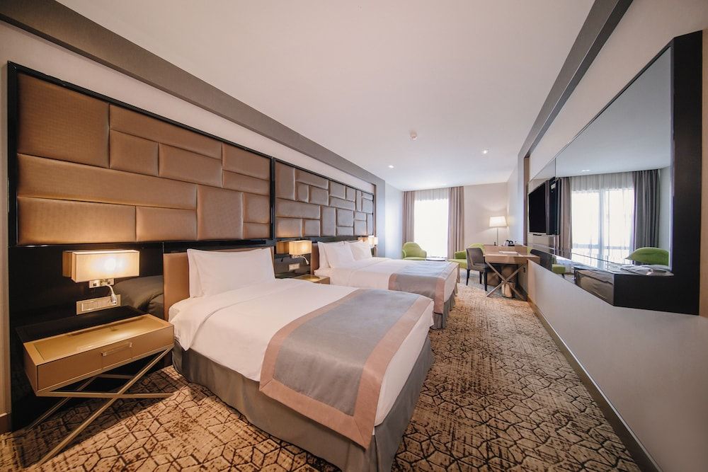 1 King Bed and 1 Queen Bed, Family Triple Room