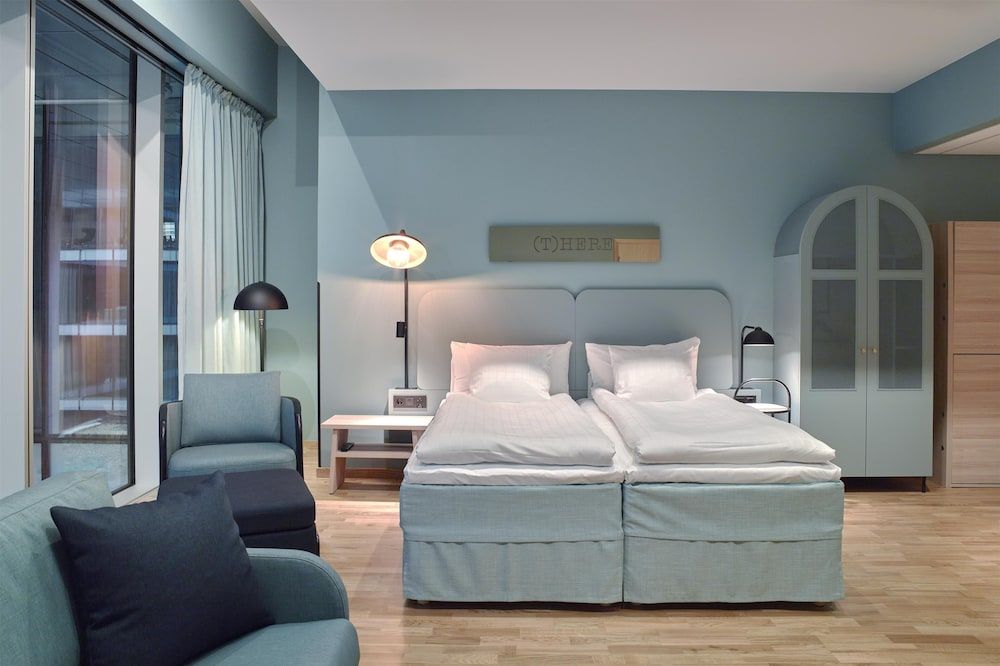 Family Room (Superior Six)