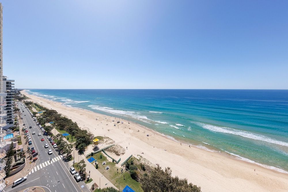 Meriton Suites Surfers Paradise Two Bedroom Ocean Suite 9