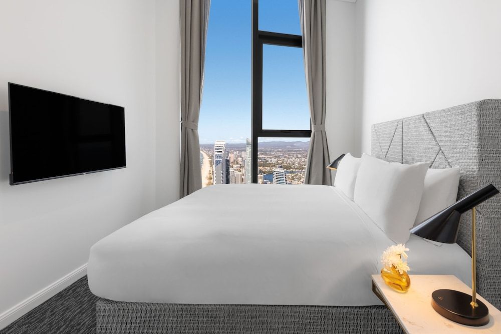 Meriton Suites Surfers Paradise Two Bedroom Ocean Sky Suite 4