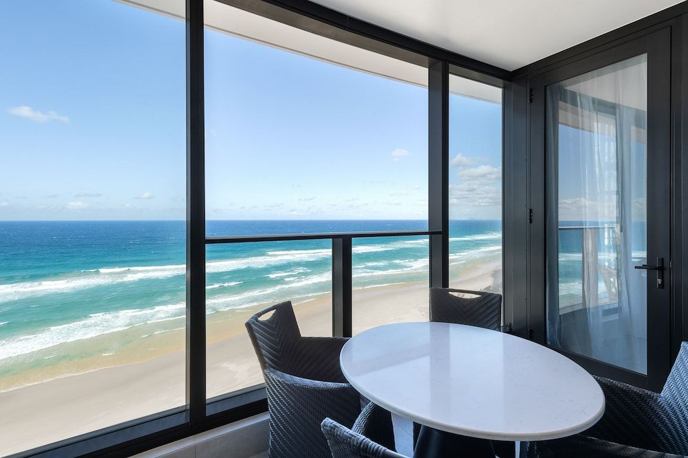 Meriton Suites Surfers Paradise Two Bedroom Ocean Suite 6
