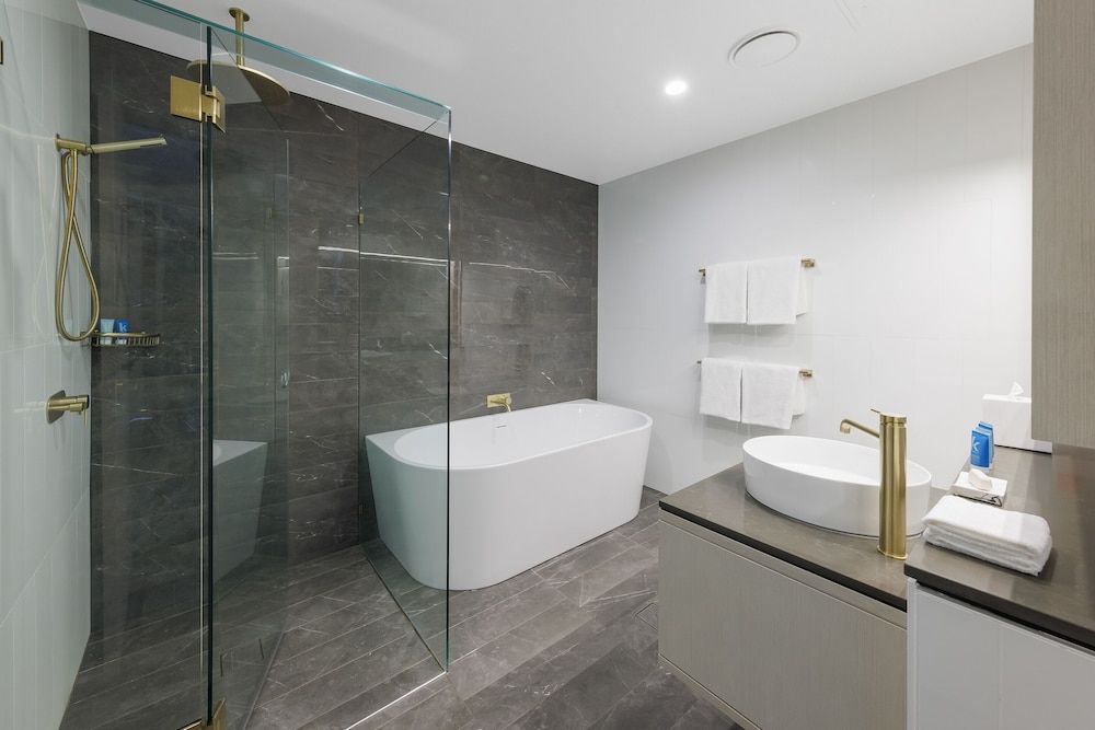 Meriton Suites Surfers Paradise Two Bedroom Ocean Suite 10