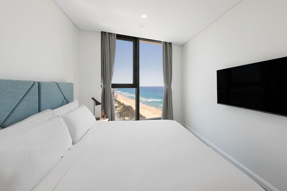 Meriton Suites Surfers Paradise Two Bedroom Ocean Suite 3