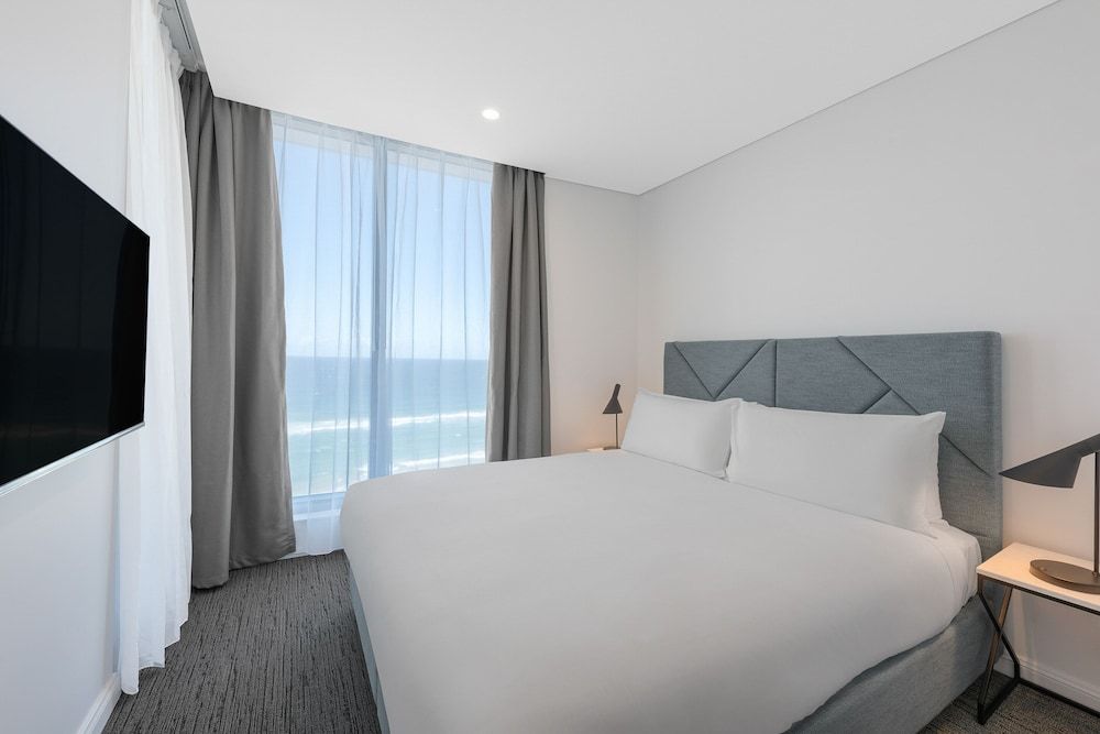 Meriton Suites Surfers Paradise Two Bedroom Ocean Suite 2
