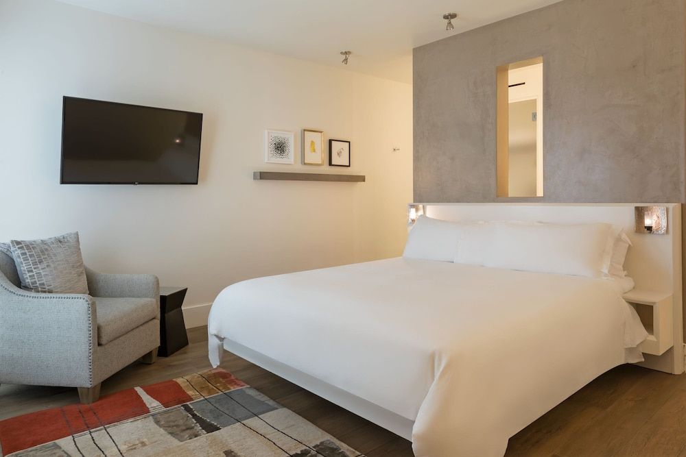 Room, 1 King Bed, Balcony, City View