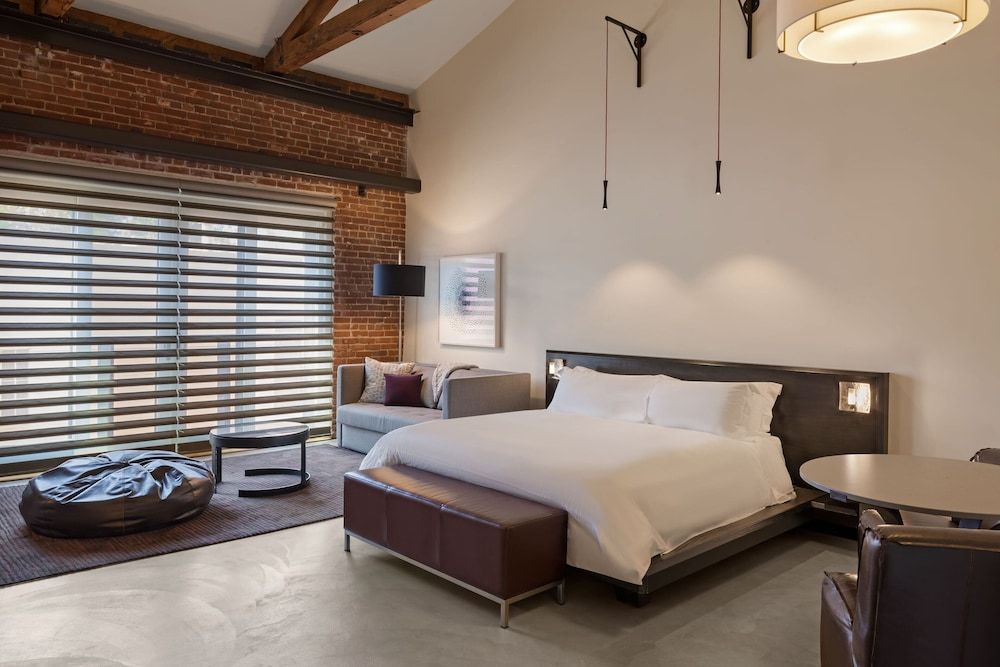 Suite, 1 King Bed with Sofa bed, City View