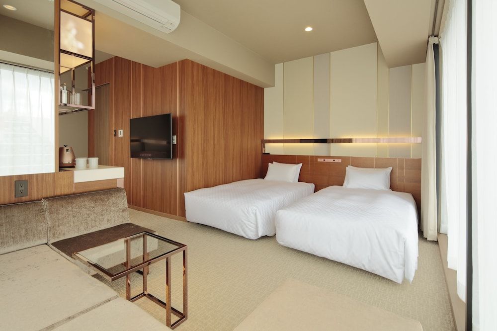 Corner Triple Room