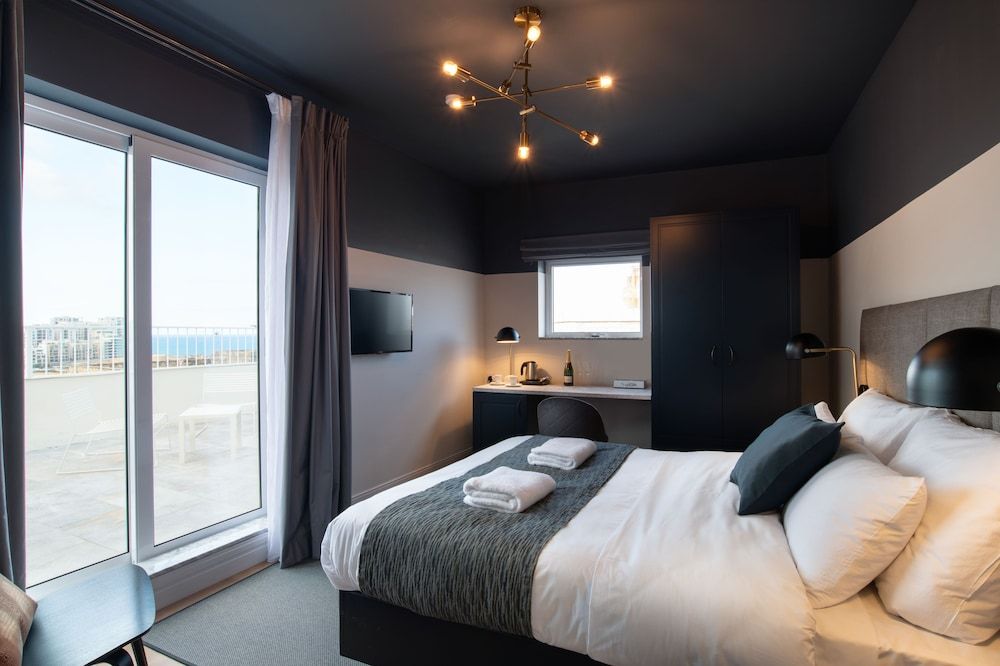 The Barrister Deluxe Double Room (with Roof top Terrace and Hot Tub) 2