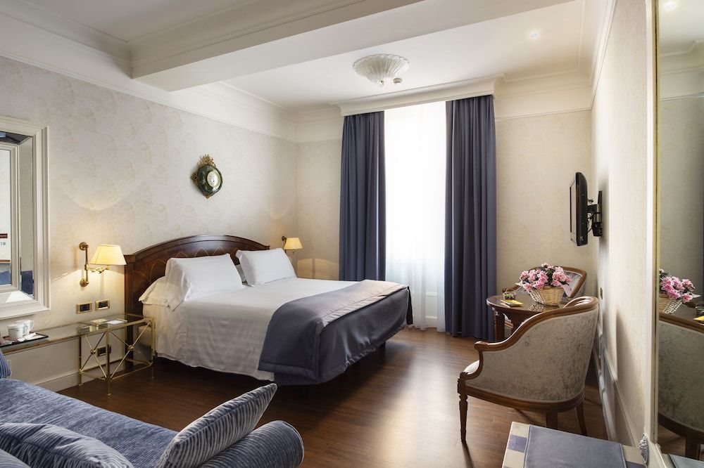 Art Hotel Orologio Junior Triple Room, 1 Double Bed with Sofa bed 2