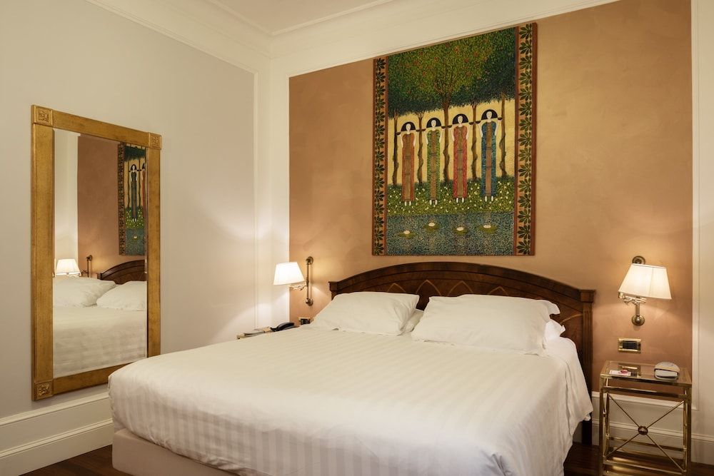 Art Hotel Orologio Classic Double or Twin Room 6