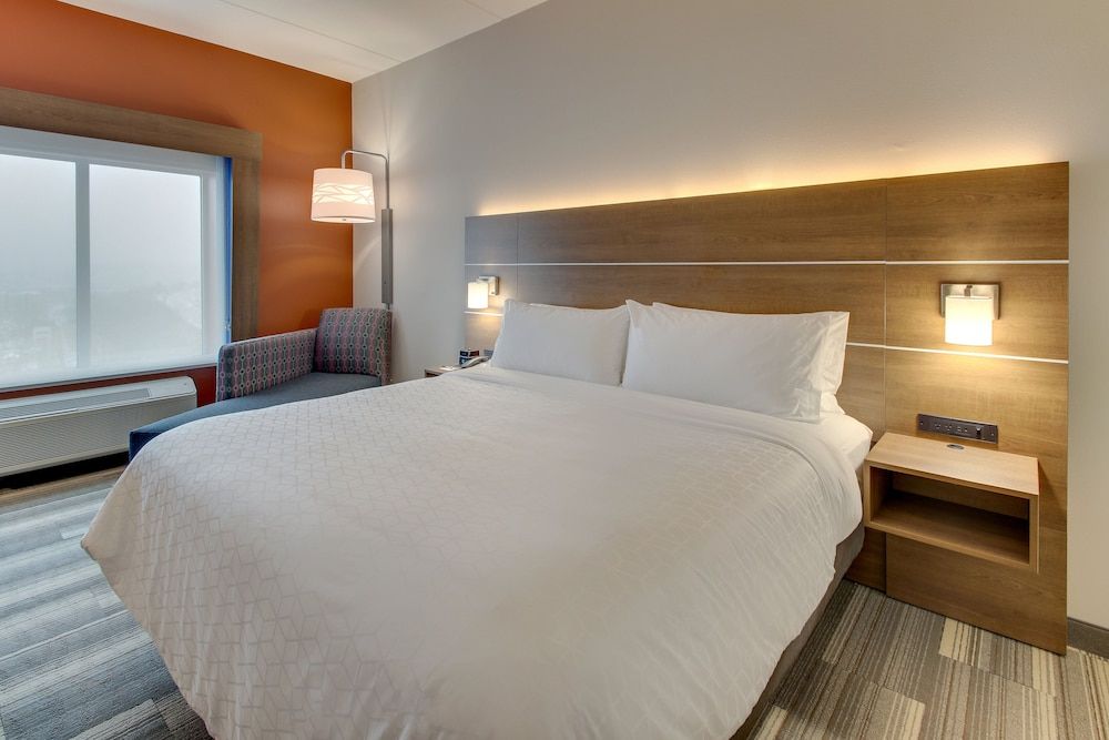 Standard Room, 1 King Bed, Accessible (Mobility, Accessible Tub)