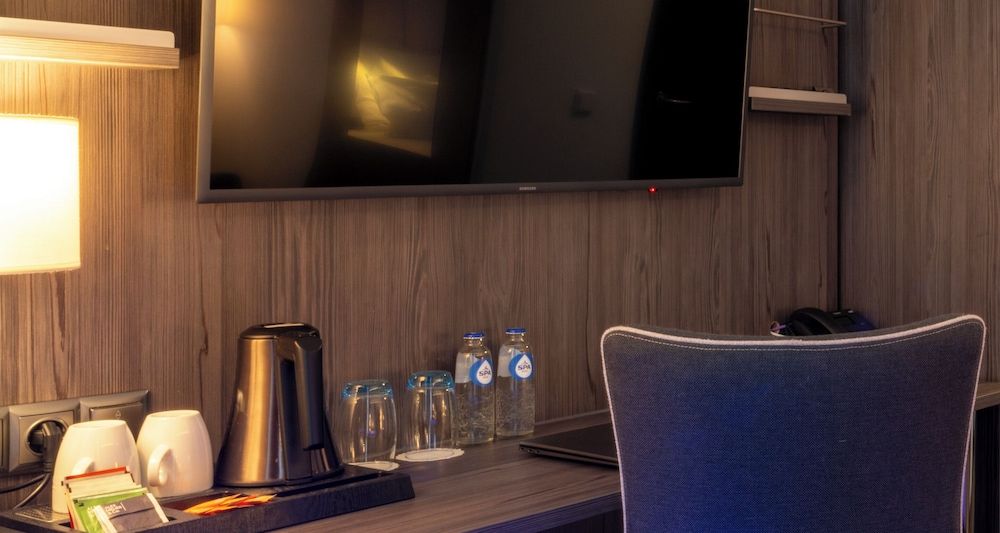 PLAZA Premium Almere Comfort Single Room 8