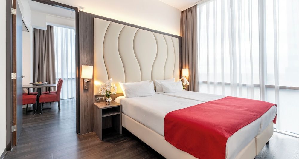 PLAZA Premium Almere Comfort Apartment 2