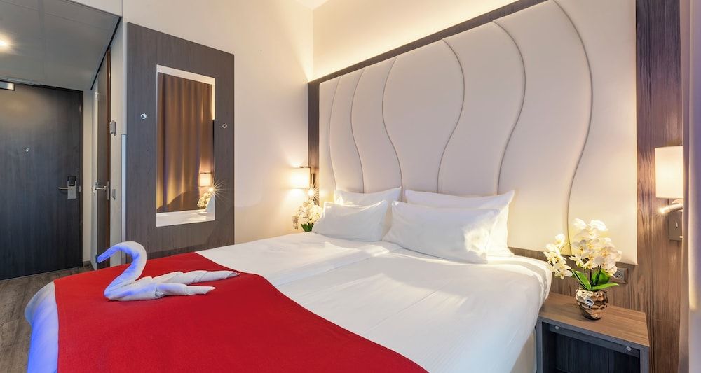 PLAZA Premium Almere Comfort Single Room