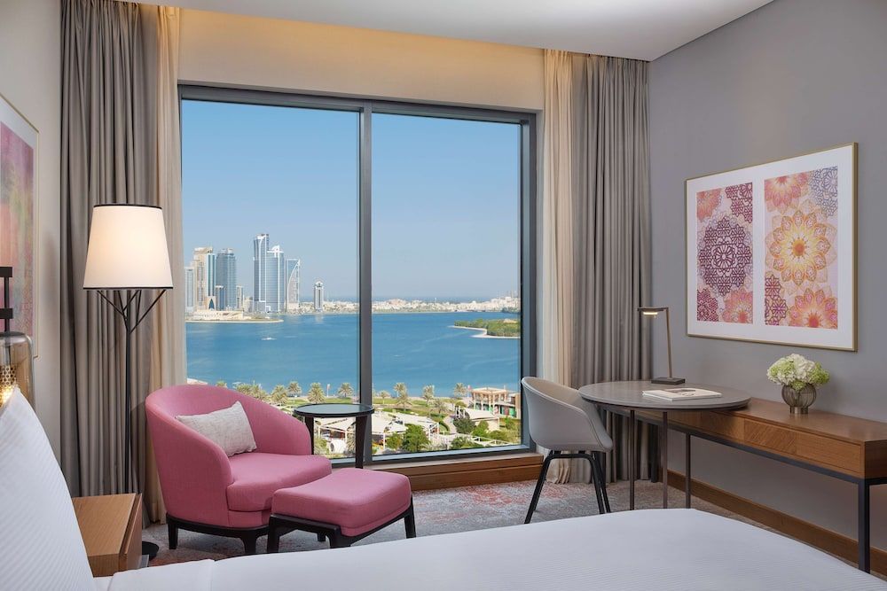 DoubleTree by Hilton Sharjah Waterfront Hotel & Residences Room, 1 King Bed, Waterfront View 7