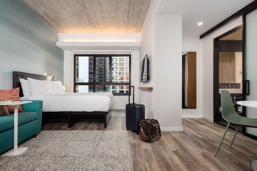Studio, 1 Queen Bed, Accessible (Mobility, Roll-In Shower)