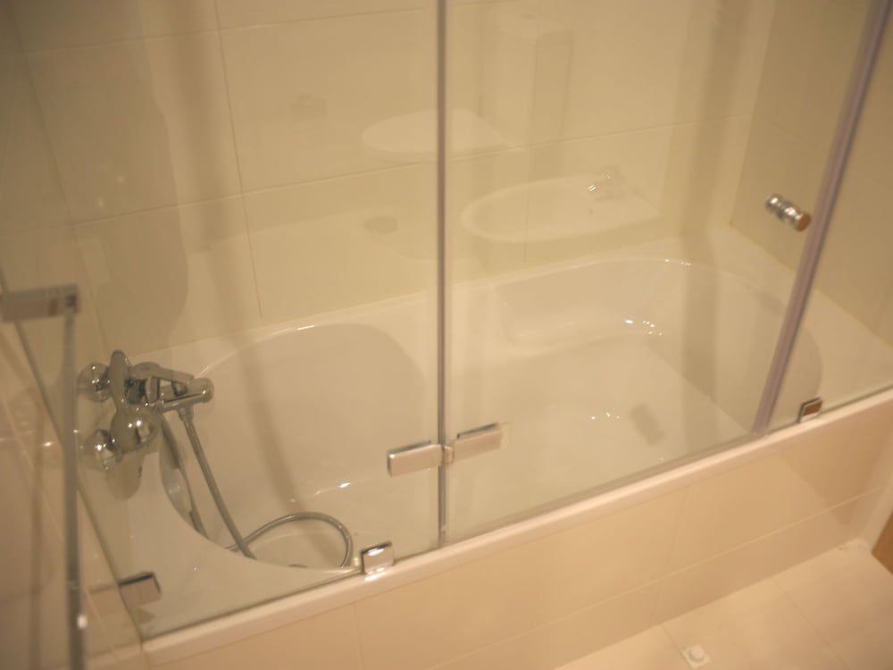 Deep Soaking Bathtub
