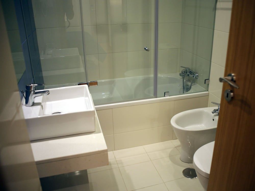 Lisbon Style Guesthouse Basic Double Room (Small) 5